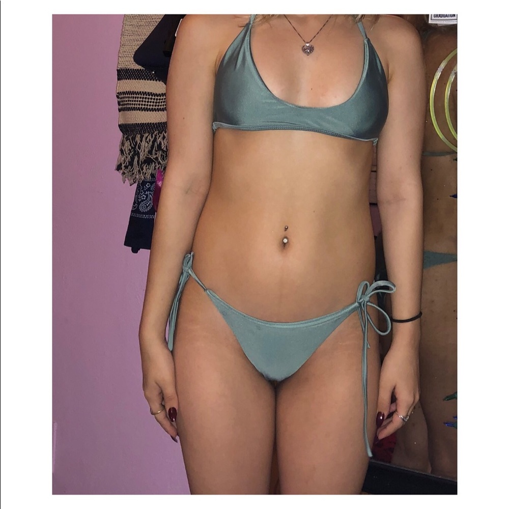 Bikini - Picture 2 of 3